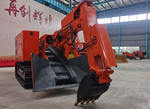 跟著帥龍扒渣機廠家一起了解下履帶扒渣機的特點！